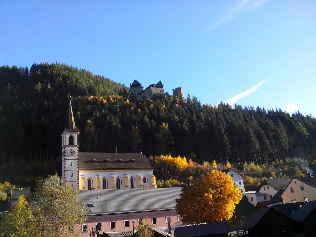 Burg Finstergrun Hostel Ramingstein Buitenkant foto