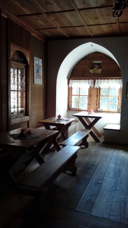 Burg Finstergrun Hostel Ramingstein Buitenkant foto
