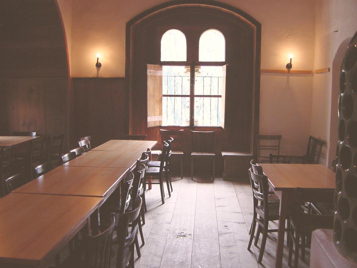 Burg Finstergrun Hostel Ramingstein Buitenkant foto